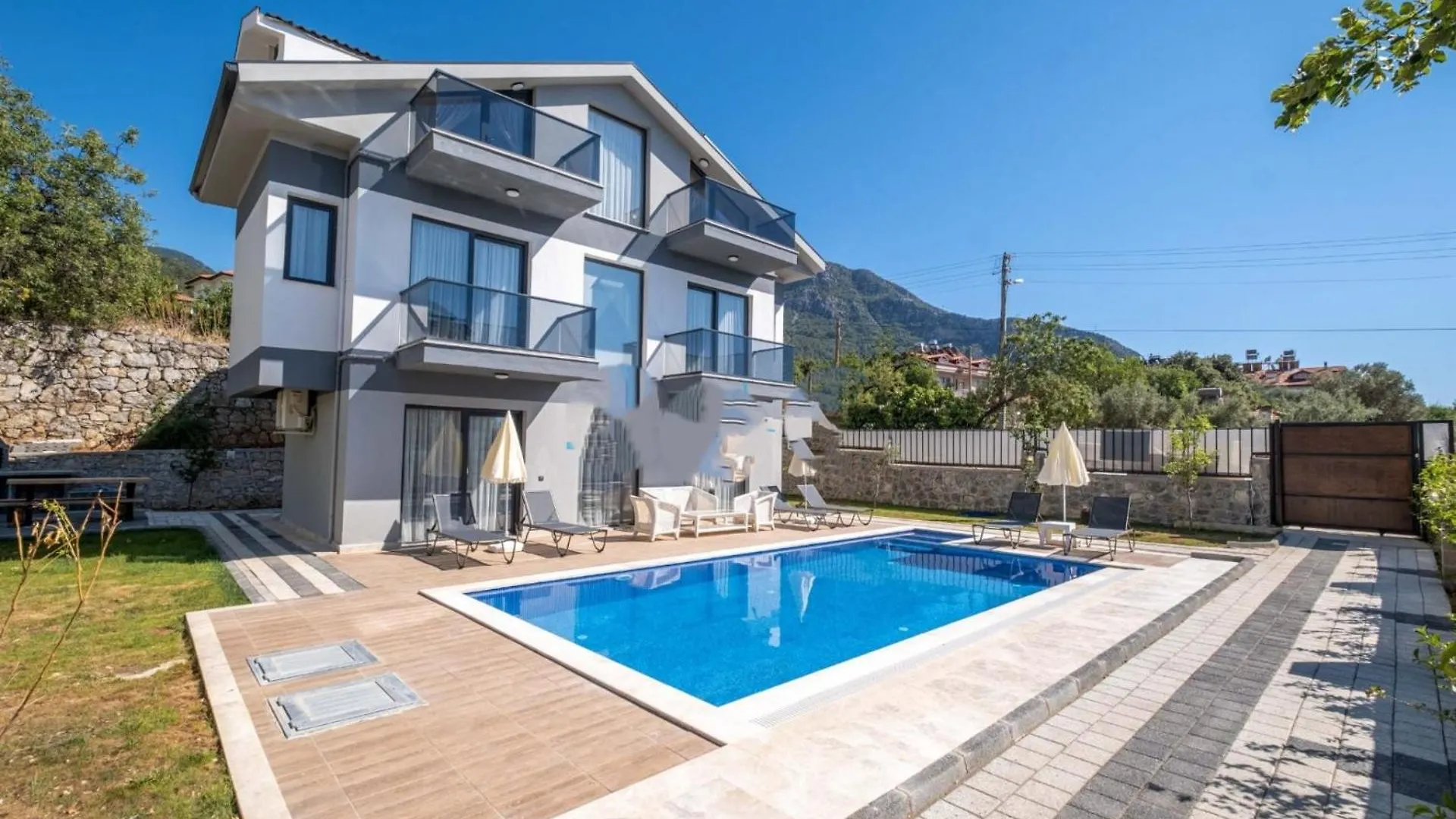 Villa Sunrise In Oludeniz, 4 Bedroom Private Pool フェティエ
