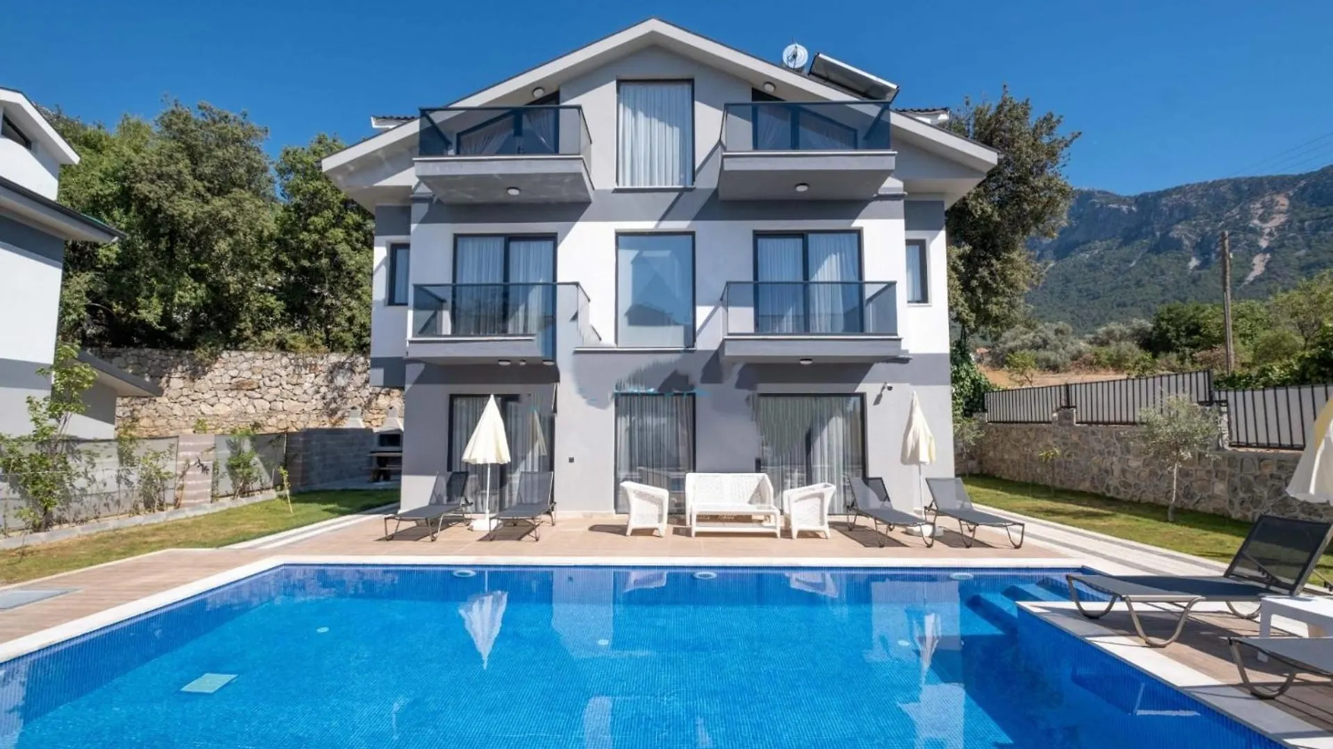 Villa Sunrise In Oludeniz, 4 Bedroom Private Pool フェティエ