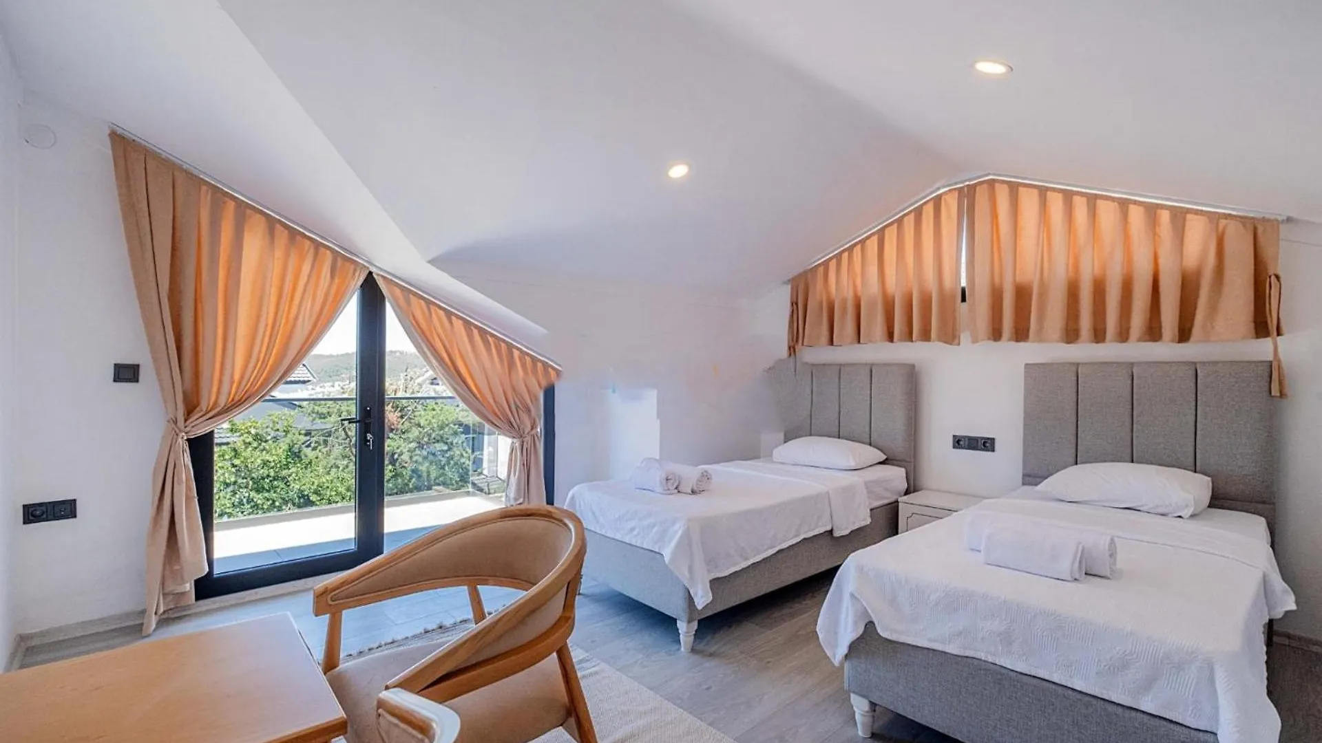 Villa Sunrise In Oludeniz, 4 Bedroom Private Pool フェティエ